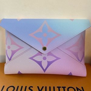 LOUIS VUITTON Kirigami Pochette Spring in the City Large.